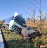 Wypadek na DK 78! Pomiędzy Szczekocinami, a Goleniowami zderzyły się 2 pojazdy - samochód ciężarowy i osobowy