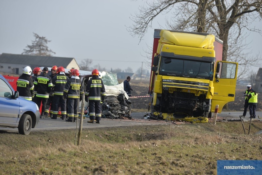 Tragiczny wypadek na drodze Włocławek - Inowrocław. 3 osoby nie żyją [zdjęcia]