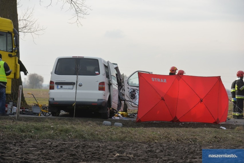 Tragiczny wypadek na drodze Włocławek - Inowrocław. 3 osoby nie żyją [zdjęcia]