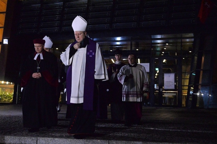 Kondukt żałobny z trumną śp. prezydenta Pawła Adamowicza z...