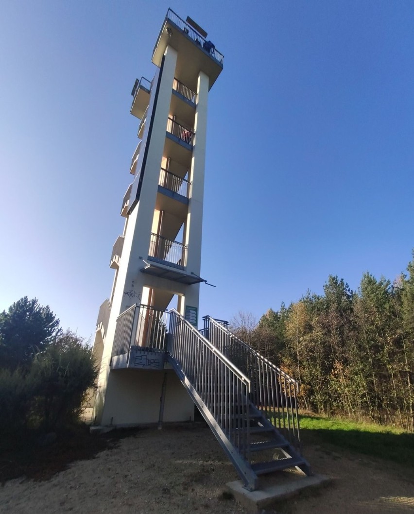 Pokonaj 121 schodów i zachwyć się widokiem Berzdorfer See. Wieża widokowa znajduje się niecałe 20 km od Zgorzelca