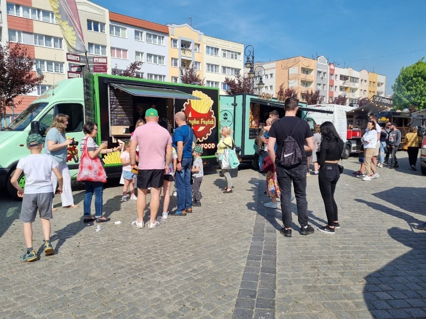 Food tracki na rynku w Dzierżoniowie. Dzierżoniowski Festiwal Smaków Świata znów w naszym mieście [ZOBACZ GALERIĘ]