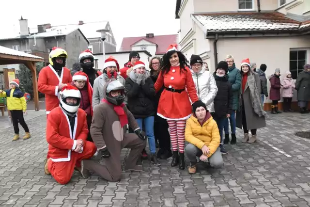 Tak wyglądały odwiedziny MotoMikołajów z ZSP w Śremie w minionym roku - zobacz!