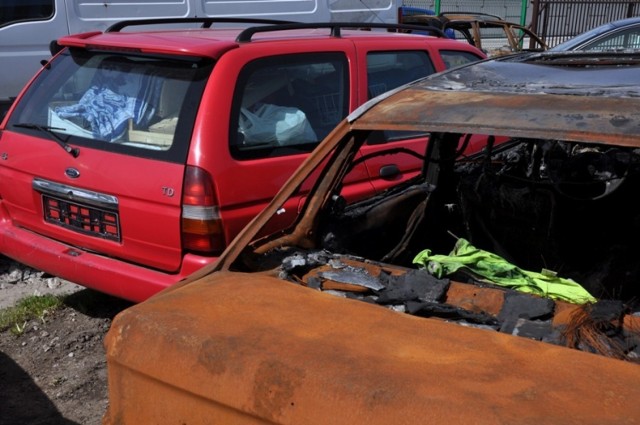 Parking przy ul. Saskiej w Krakowie. To tutaj trafiają wraki i odholowane auta