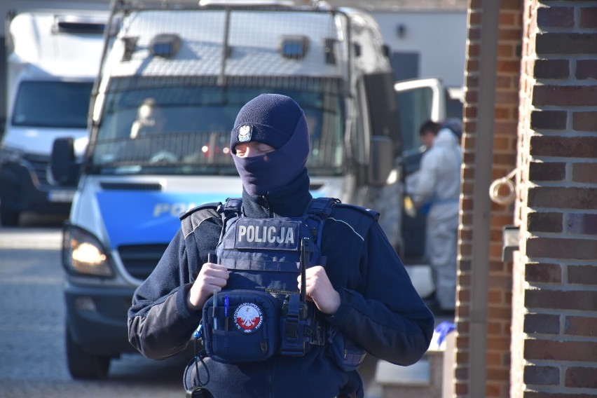 Podwójne zabójstwo w Pleszewie. Prokuratura postawiła zarzuty sześciu osobom