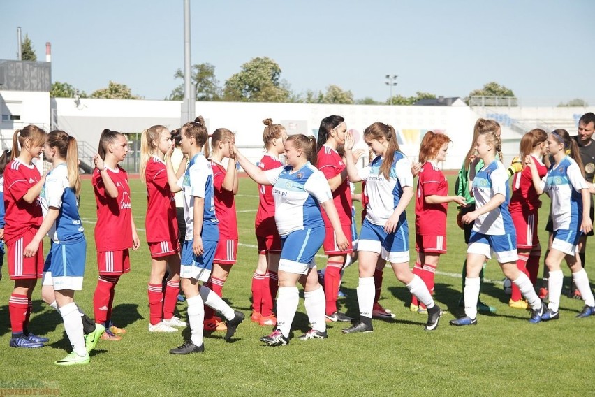 Mecz III ligi piłki nożnej kobiet WAP Włocławek - UKS...