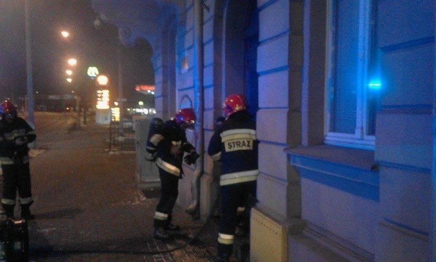 Na miejscu działały służby: straż pożarna, pogotowie i...