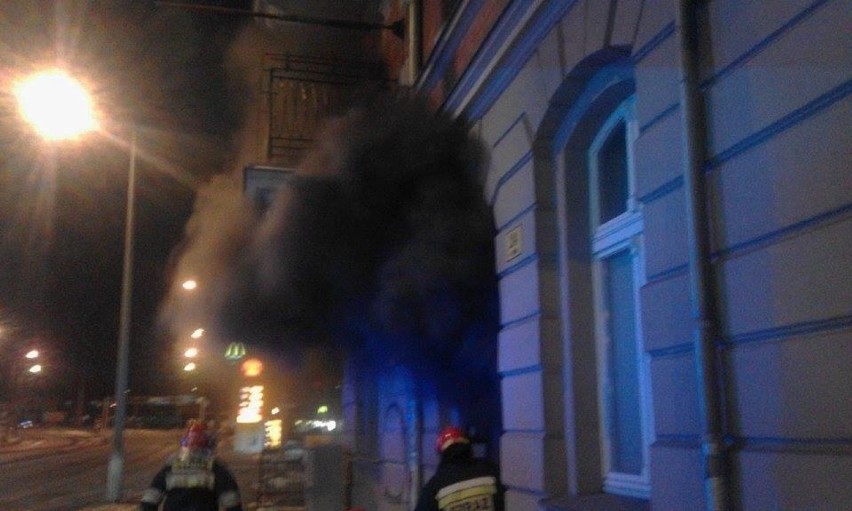 Pożar objął parter klatki schodowej w budynku przy ul. Focha...