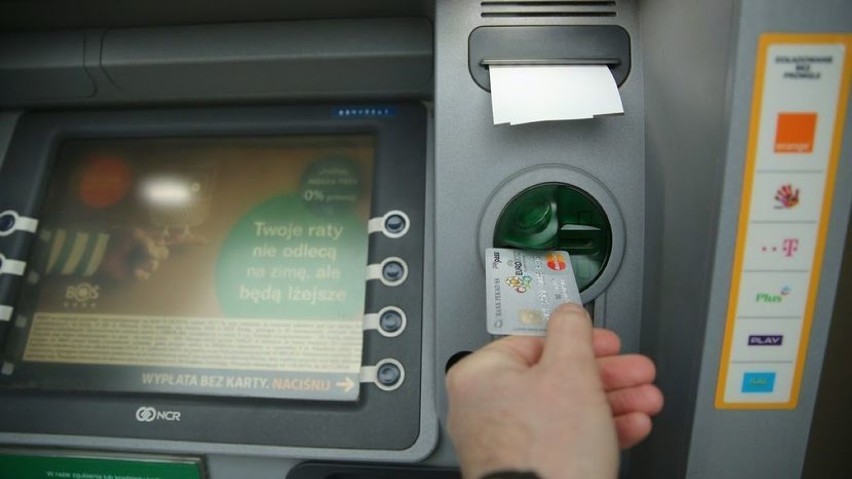 Policja apeluje: nie skanujcie QR kodów z bankomatów. To może być oszustwo!