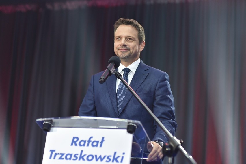 Rafał Trzaskowski w Lesznie. Wziął udział w wyborczej debacie z udziałem dziennikarzy. Zdjęcia i filmy