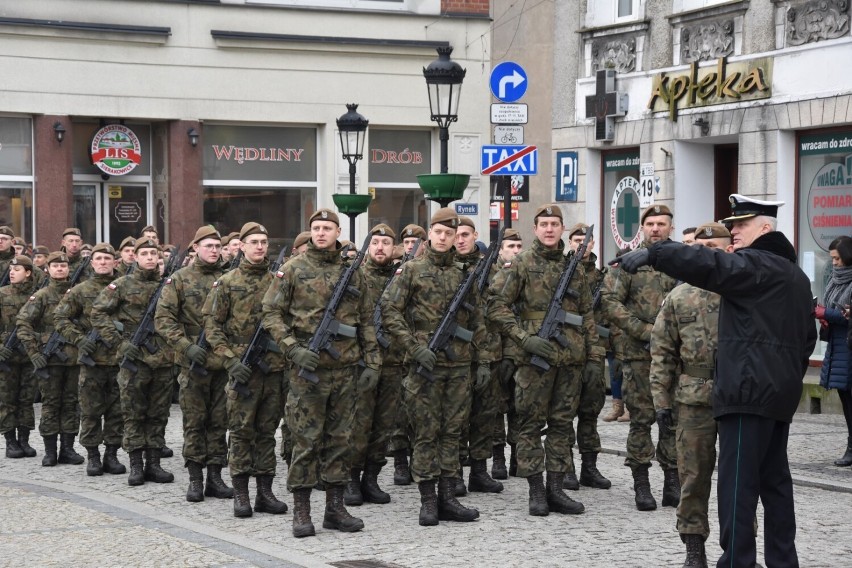 Żołnierze Wojsk Obrony Terytorialnej złożyli uroczystą...