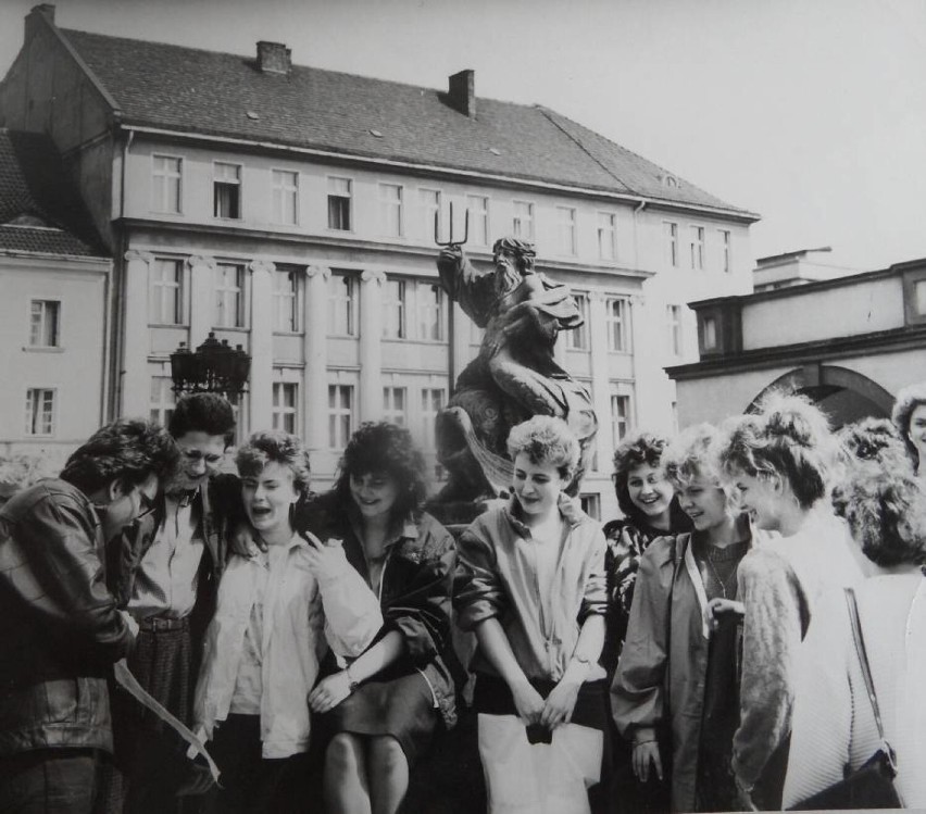 Dzień jak co dzień w Gliwicach... ale 30-40 lat temu. Zobacz te budynki, ulice... Czy miasto zmieniło się BARDZO?