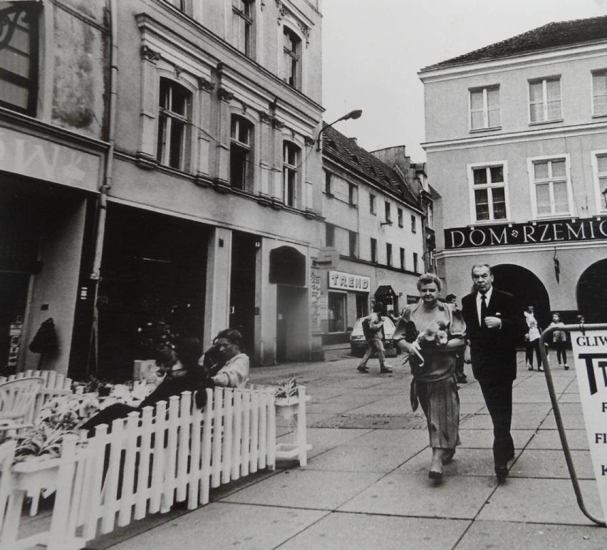 Dzień jak co dzień w Gliwicach... ale 30-40 lat temu. Zobacz te budynki, ulice... Czy miasto zmieniło się BARDZO?