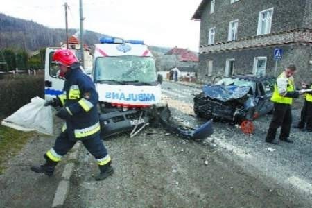 &amp;#8211; To cud, że w wypadku nikt nie zginął &amp;#8211; mówi Mirosław Miklewicz, kierowca karetki.  zdj&amp;ecirc;cia: DARIUSZ GDESZ