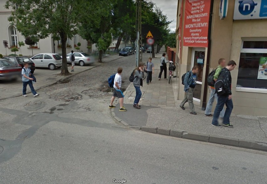 Mieszkańcy Aleksandrowa Kujawskiego przyłapani przez Google Street View. Zobacz nowe zdjęcia!