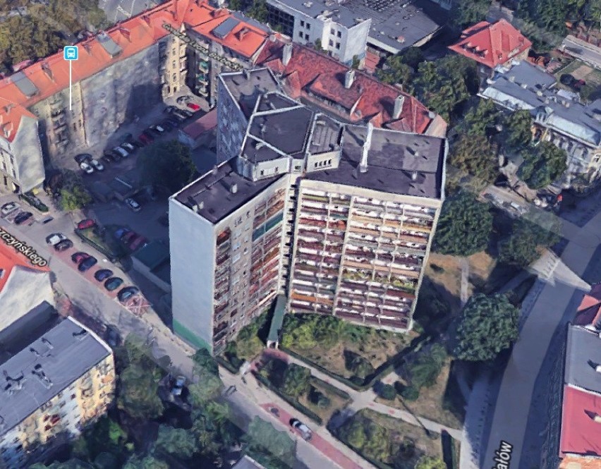 Gliwice, blok przy ulicy Gruszczyńskiego w centrum miasta...