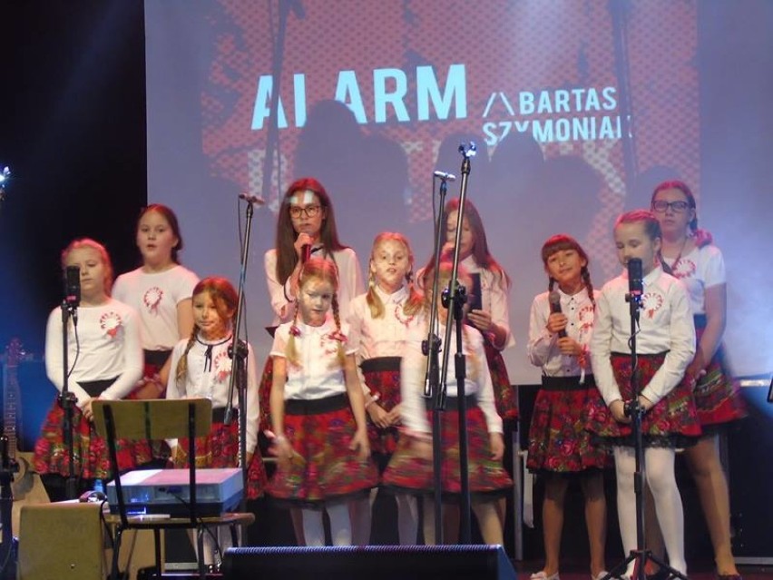 Bartas Szymoniak zaśpiewał Dla Niepodległej! [FOTO]