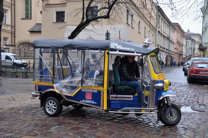 Tuk-tukiem po Krakowie. Jedyna taka taksówka w mieście [ZDJĘCIA]