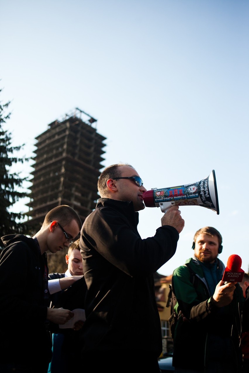 Kraków. Protest narodowców przed konsulatem Ukrainy [ZDJĘCIA, WIDEO]