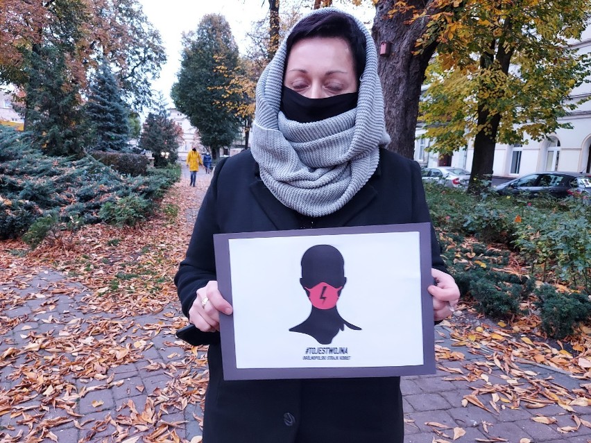 Strajk kobiet w Świebodzinie. Z głośników płynął "Dziwny jest świat" Czesława Niemena, postaci na wskroś symbolicznej dla miasta
