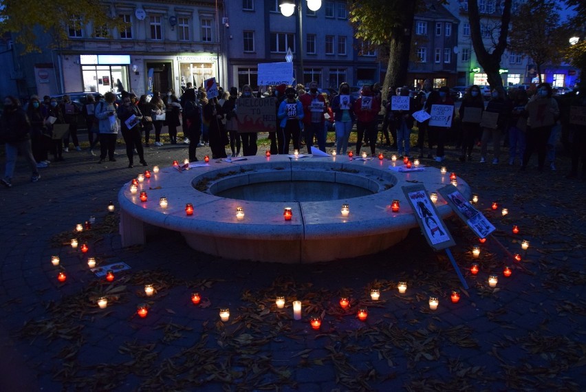Strajk kobiet w Świebodzinie. Z głośników płynął "Dziwny jest świat" Czesława Niemena, postaci na wskroś symbolicznej dla miasta