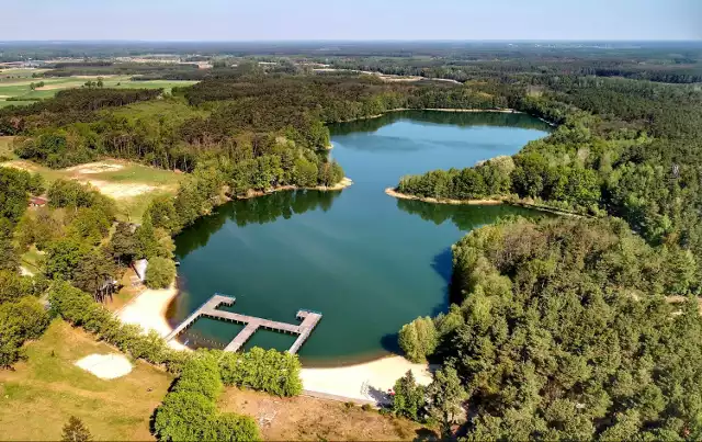 Jezioro Glibiel lezy w powiecie krośnieńskim, w Łochowicach. To pół godziny drogi z Zielonej Góry