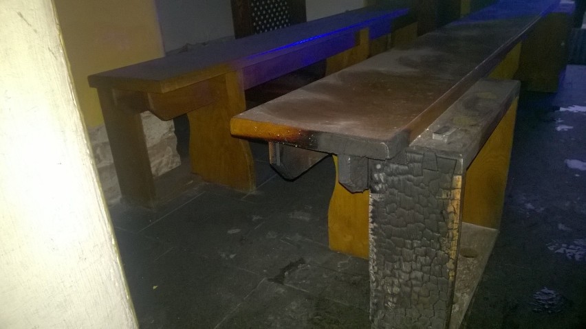  Z REGIONU: 13-letni chłopak spalił w kościele odzież dla potrzebujących i ławkę ZDJĘCIA