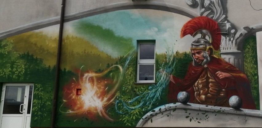 Mural przedstawiający św. Floriana na budynku OSP w...