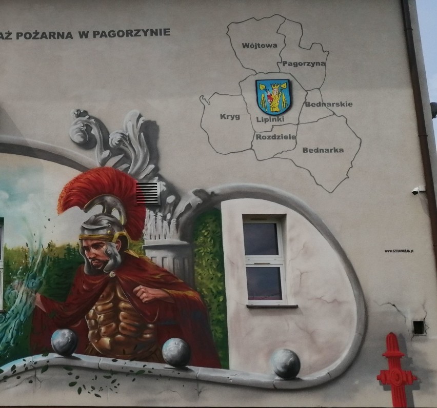 Mural przedstawiający św. Floriana na budynku OSP w...