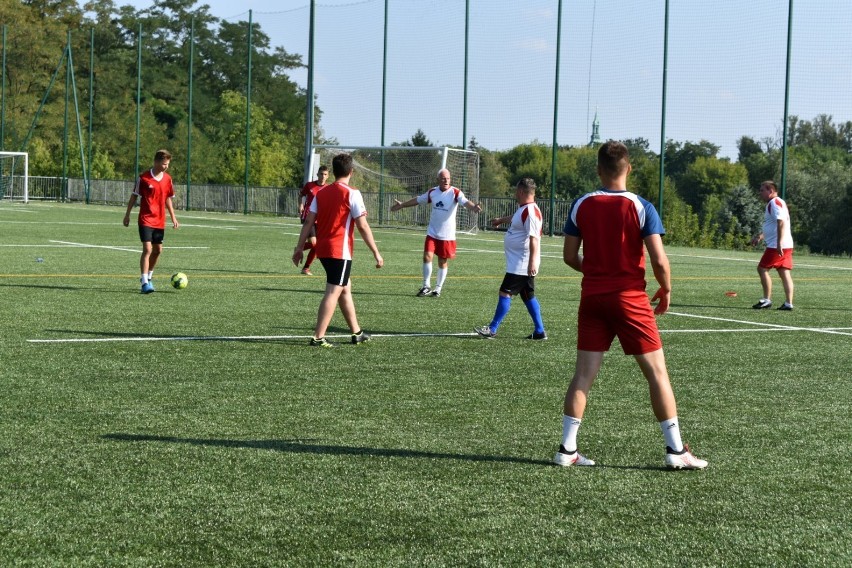 Puchar Kalisza w piłce nożnej sześcioosobowej trafił do Weekendowych Kopaczy. ZDJĘCIA