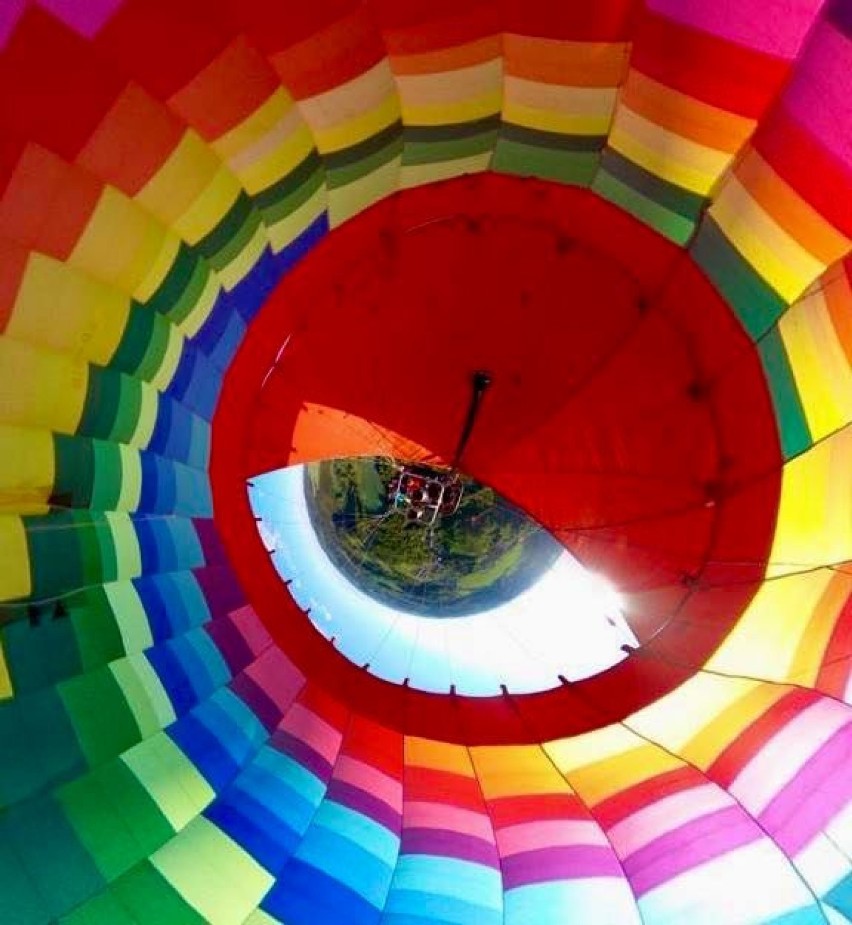 Podniebna podróż kolorowym balonem nad najpiękniejszymi zakątkami Dolnego Śląska! Pomysł na weekend i nie tylko