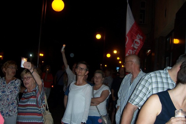 W Kaliszu przybywa protestujących