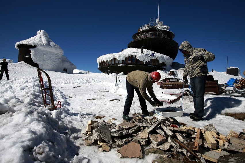Górny dysk niezwykłego obserwatorium zawalił się.12 lat temu na Śnieżce doszło do nieszczęścia.  Zobaczcie archiwalne fotografie