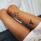Zamiast tatuować sobie nogi, załóż te rajstopy. Efekty są niesamowite!