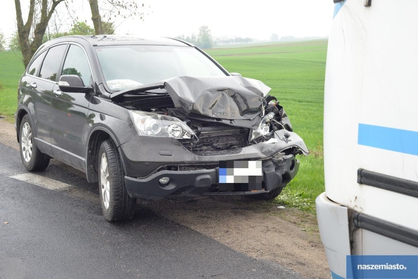 Czołowe zderzenie autobusu PKS z hondą w gminie Dobrzyń nad Wisłą [zdjęcia]