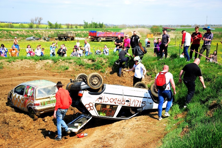 Wrak Race autodemolka w Silverado City w Bożejewiczkach koło...