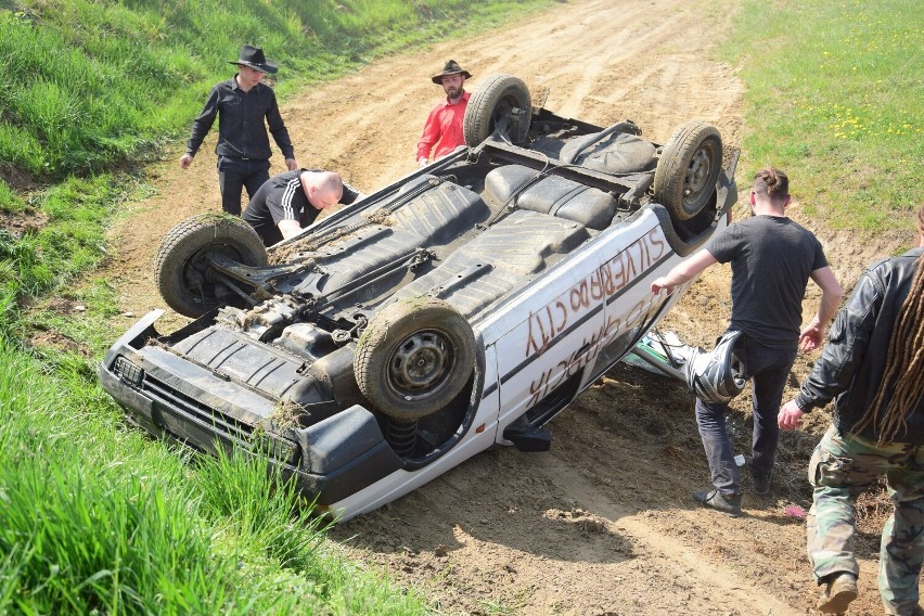 Wrak Race autodemolka w Silverado City w Bożejewiczkach koło...