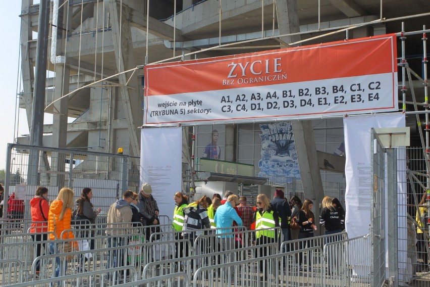 Nick Vujicic w Poznaniu: Pierwsi uczestnicy już na stadionie