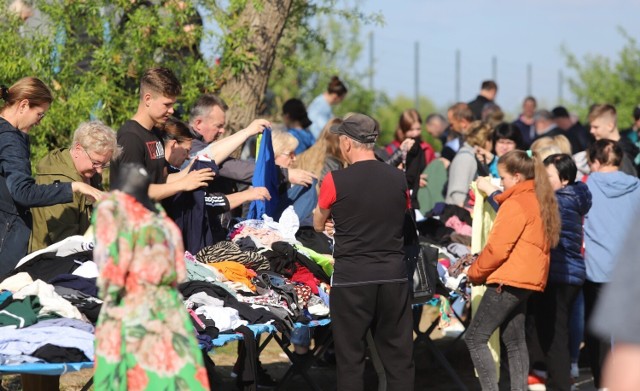 Niedzielna giełda w gorzowie zawsze przyciąga mnóstwo klientów. 