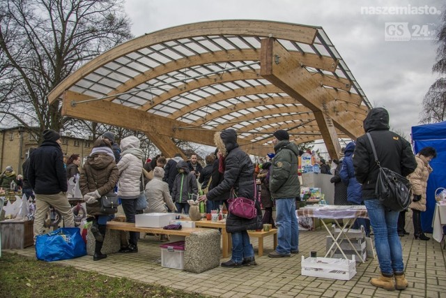 Świąteczny jarmark na Pogodnie