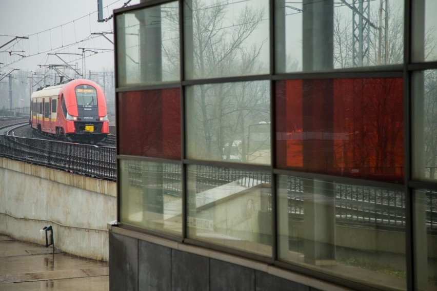 Awaria kolejki w Warszawie. Kolejne odwołane pociągi i utrudnienia w ruchu