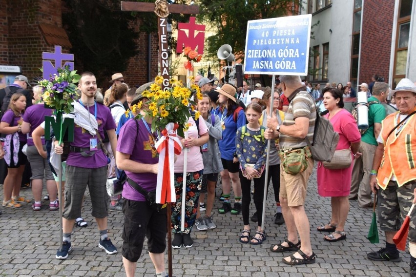 260 osób wyruszyło w 40. pielgrzymce z Zielonej Góry na...