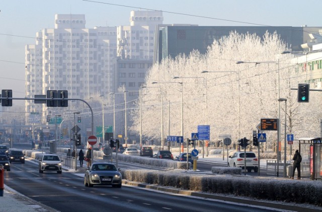 W połowie stycznia czeka nas wielkie ochłodzenie, opady śniegu i siarczyste mrozy dochodzące do – 30 st. C? Tak przewidują synoptycy. Ma to związek z tzw. bestią ze wschodu, czyli wyżem syberyjskim, który sprowadzi do Europy – w tym do Polski – bardzo zimne powietrze.

Czego możemy się spodziewać? Sprawdźcie szczegóły.