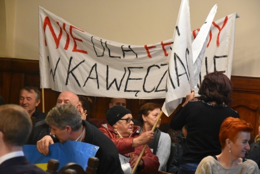 Najnowsze wieści w sprawie fermy w Kawęczynie! Adwokat Gąsiorka: - Przegraliśmy bitwę, ale nie wojnę [FOTO+FILM]