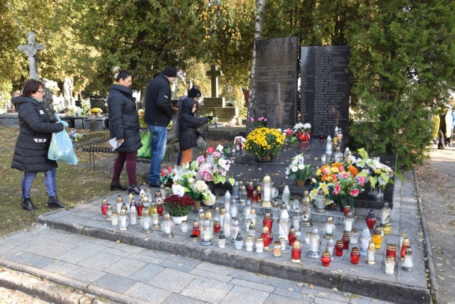 Zobacz kolejne zdjęcia. Przesuwaj zdjęcia w prawo - naciśnij strzałkę lub przycisk NASTĘPNE