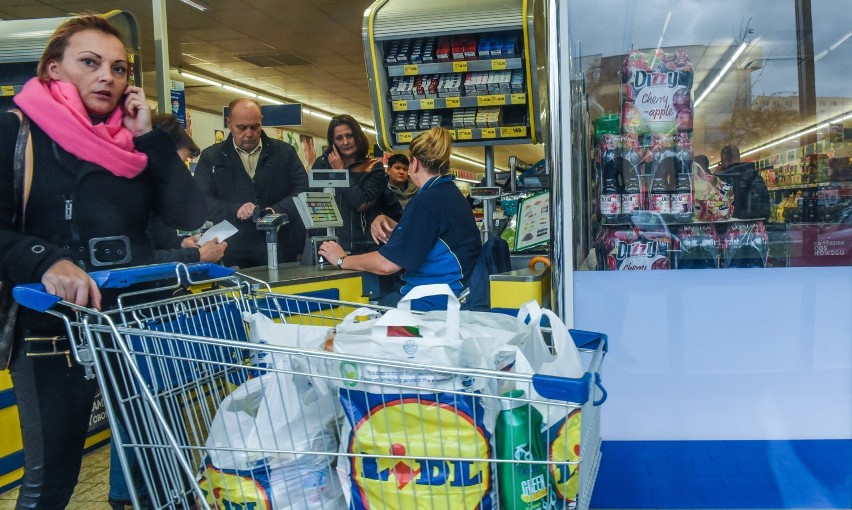 Kolejne sieci handlowe wprowadzają podwyżki dla swoich...