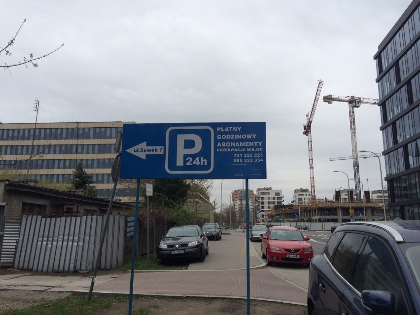 ul. Suwak 7

To mały parking na przeciwko Konstruktorska...