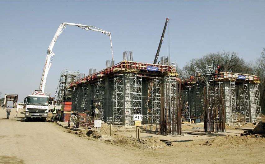 Most Rędziński budowany był od maja 2008 roku do sierpnia...