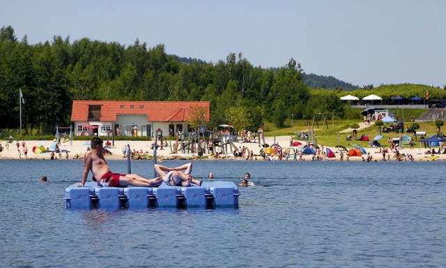 Olbersdorfer See- 41 km od granicy ze Zgorzelcem

Piękne jezioro czeka na fanów plażowania i aktywnego wypoczynku. Dookoła niecki mamy trasę pieszo- rowerową, która na pewno przypadnie Wam do gustu. Jest też plac zabaw i punkty gastronomiczne. Widoki są tu piękne!

Szczegóły TUTAJ