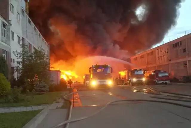 Pożar wysypiska odpadów na terenie byłych zakładów Boruty Zgierz